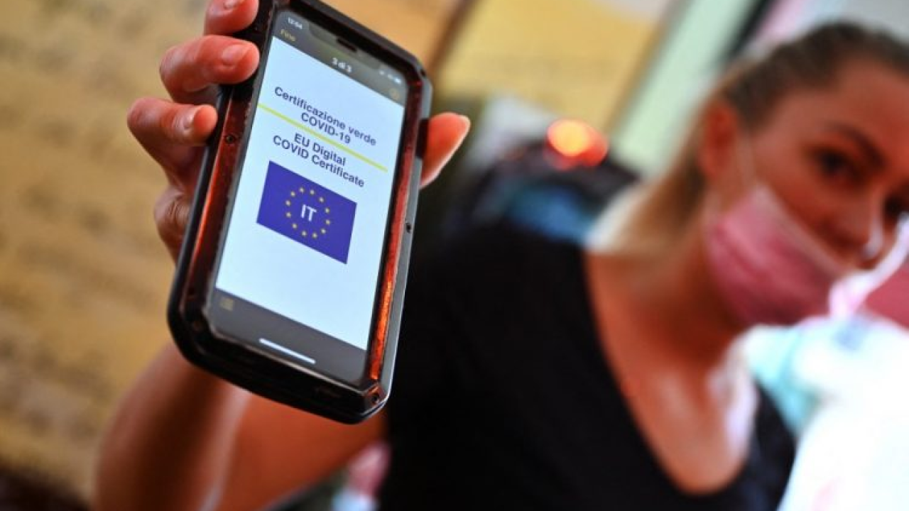 Putnici u tranzitu kroz Sloveniju smiju natočiti gorivo bez covid-potvrde