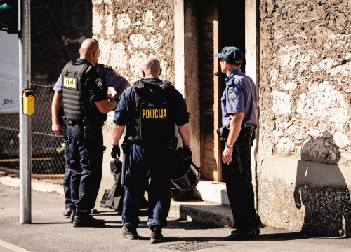 Fotografija 14 - Razbojništvo u ljekarni kod Kronjinog magazina: Nema ozlijeđenih, razbojnik uhićen u blizini