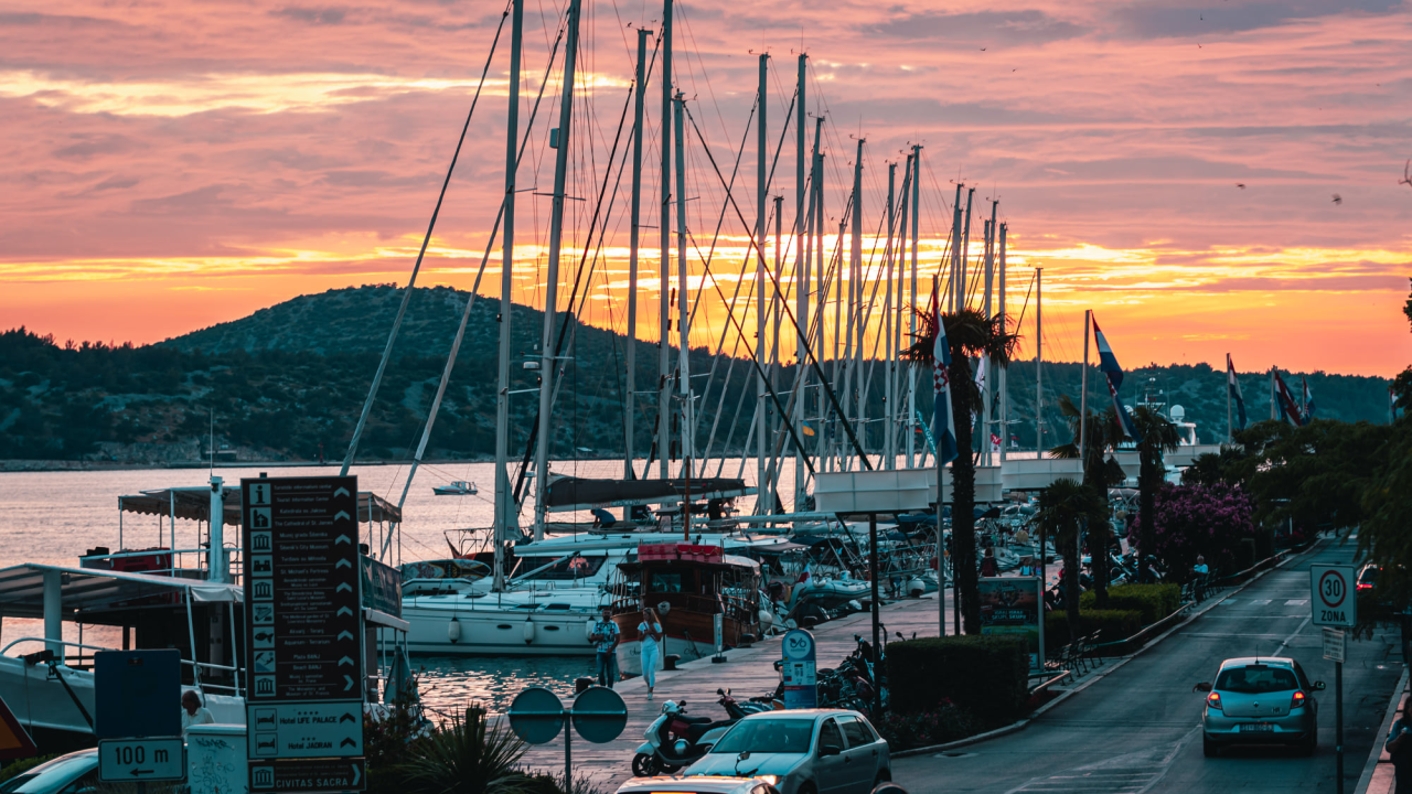 Počinju radovi na rivi: Mijenjaju se svi rasvjetni stupovi, dolaze nove lampe po strogim konzervatorskim pravilima