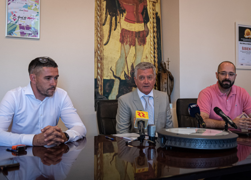 Fotografija 3 - Počinju radovi na rivi: Mijenjaju se svi rasvjetni stupovi, dolaze nove lampe po strogim konzervatorskim pravilima