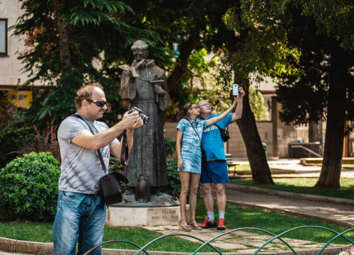 Blizanci doživljavaju sudbonosni susret, djevica uživa kao u čaroliji!
