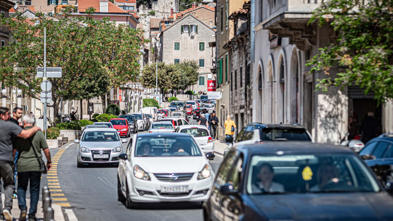 Prošli tjedan na šibenskim cestama 18 prometnih: Policija zaustavila pijanog vozača Mercedesa, kaznu dobio i pijani biciklist