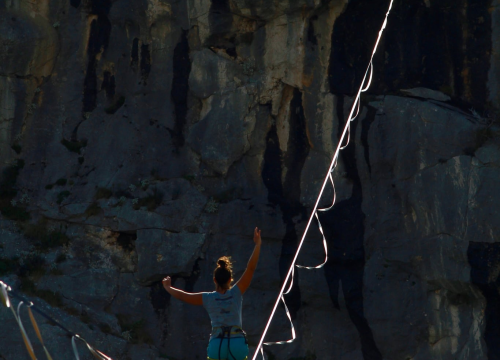 Fotografija 5 - Ova silueta nad kanalom je Šibenčanka Antonia Gašperov: 'Highline je sigurniji od vožnje autom, a adrenalin je najveći neprijatelj u zraku'