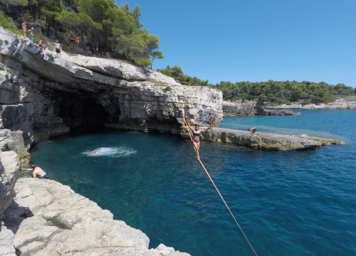 Fotografija 4 - Ova silueta nad kanalom je Šibenčanka Antonia Gašperov: 'Highline je sigurniji od vožnje autom, a adrenalin je najveći neprijatelj u zraku'