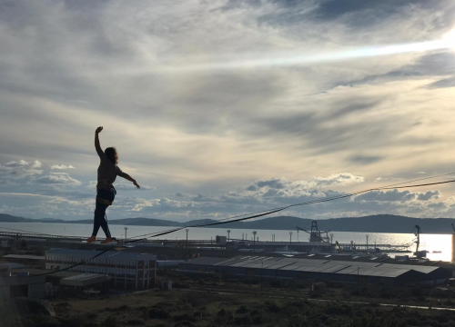Fotografija 6 - Ova silueta nad kanalom je Šibenčanka Antonia Gašperov: 'Highline je sigurniji od vožnje autom, a adrenalin je najveći neprijatelj u zraku'