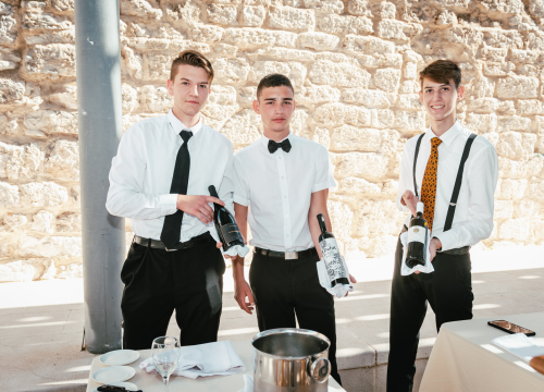 Fotografija 3 - Oni su budućnost hrvatskog ugostiteljstva, učenici TUŠ-a na sv. Mihovilu pokazali kako sljubljuju sir i vino!