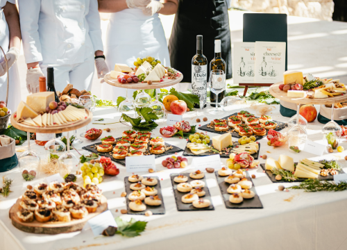 Fotografija 10 - Oni su budućnost hrvatskog ugostiteljstva, učenici TUŠ-a na sv. Mihovilu pokazali kako sljubljuju sir i vino!