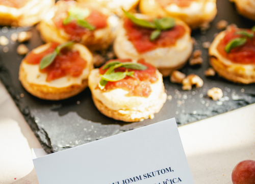 Fotografija 21 - Oni su budućnost hrvatskog ugostiteljstva, učenici TUŠ-a na sv. Mihovilu pokazali kako sljubljuju sir i vino!