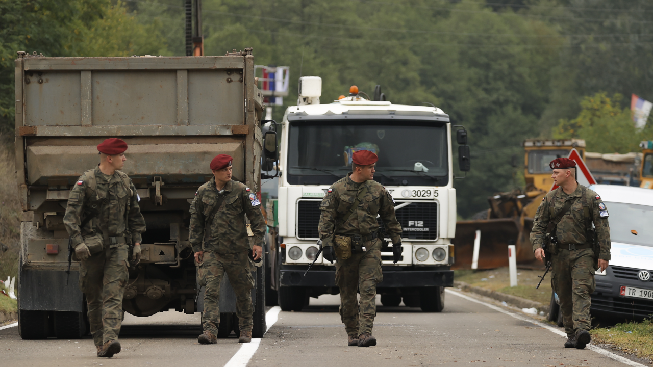 Srbi prestali blokirati ceste na Kosovu nakon intervencije međunarodne zajednice