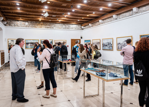 Žene i muškarci prije stotinjak godina morali su se kupati odvojeno, a svi su bili obučeni po posljednjoj čednoj modi