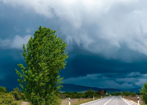 U Hrvatskoj počela velika promjena vremena: Pad temperature, olujna nevremena i obilne kiše, izdana upozorenja