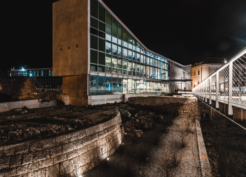 Srijeda u šibenskoj knjižnici: Večer rezervirajte za francuski film i domaću izložbu