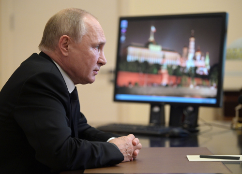 Putin rekao da je zdrav nakon što je kašljao u javnosti