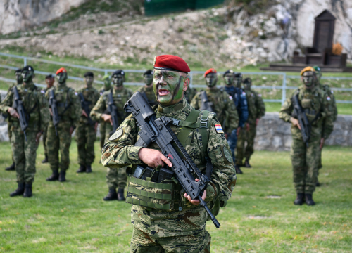 Fotografija 3 - Polaznicima obuke za razvoj vođa uručene diplome: Dva dana su hodali od Udbine do Knina