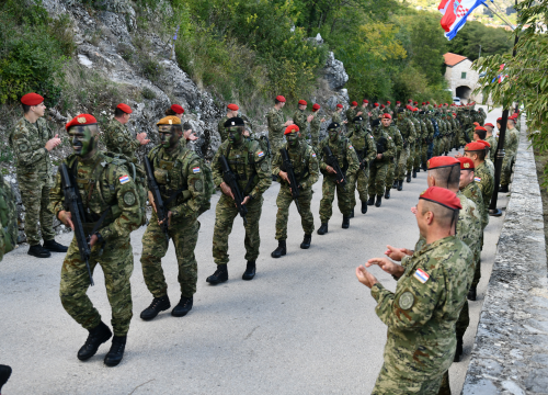 Fotografija 4 - Polaznicima obuke za razvoj vođa uručene diplome: Dva dana su hodali od Udbine do Knina