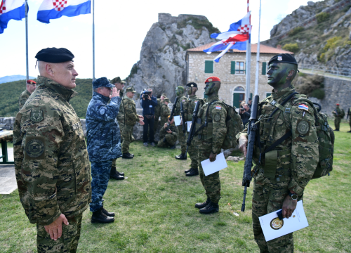 Fotografija 8 - Polaznicima obuke za razvoj vođa uručene diplome: Dva dana su hodali od Udbine do Knina