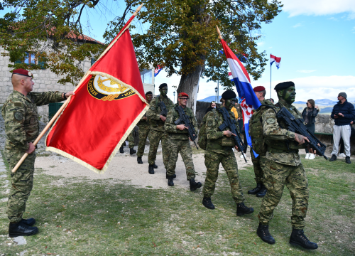 Fotografija 9 - Polaznicima obuke za razvoj vođa uručene diplome: Dva dana su hodali od Udbine do Knina