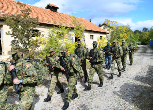 Fotografija 11 - Polaznicima obuke za razvoj vođa uručene diplome: Dva dana su hodali od Udbine do Knina