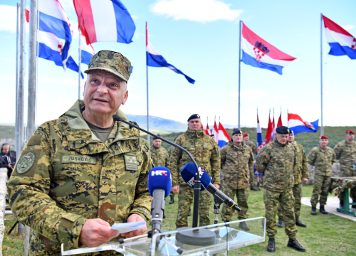 Fotografija 17 - Polaznicima obuke za razvoj vođa uručene diplome: Dva dana su hodali od Udbine do Knina
