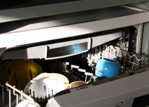 Evo zašto u perilicu posuđa trebate ubaciti koru limuna