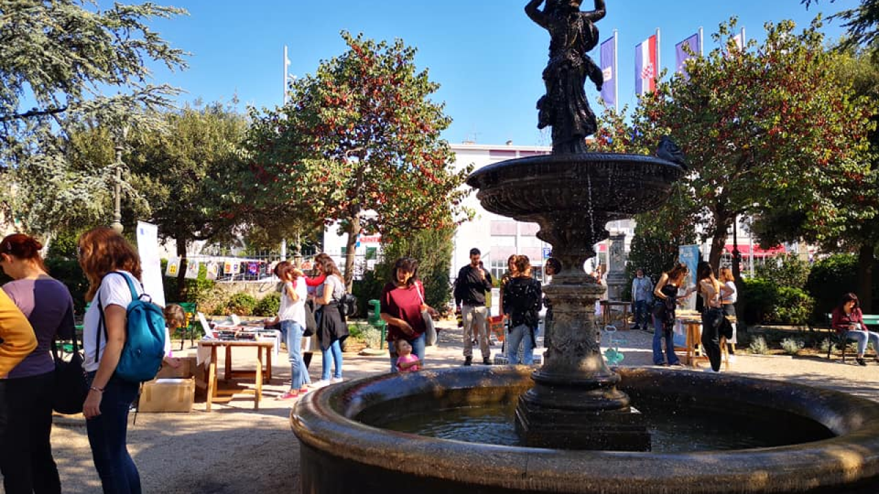 U sklopu obilježavanja Mjeseca hrvatske knjige ove subote pop-up book store u Đarinu