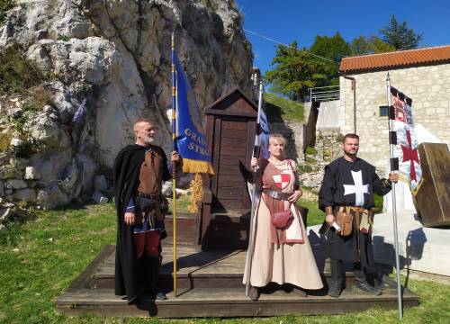 Fotografija 4 - Okupljanje viteških udruga u Kninu: Slavila se krunidba kralja Dmitra Zvonimira