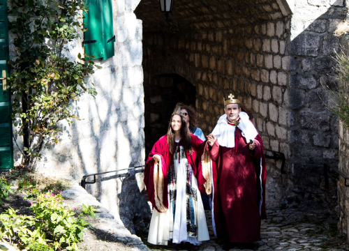 Fotografija 8 - Okupljanje viteških udruga u Kninu: Slavila se krunidba kralja Dmitra Zvonimira