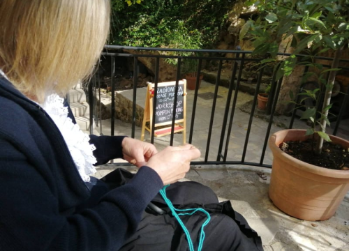 Fotografija 2 - Na Krki radionice izrade igračaka za Šibenske šape i pletenja pokrivača za beskućnike