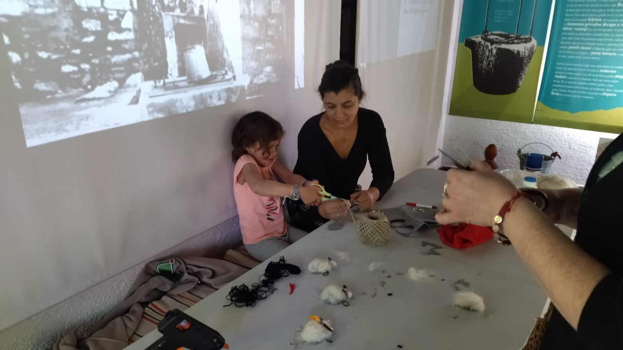 Na Krki radionice izrade igračaka za Šibenske šape i pletenja pokrivača za beskućnike