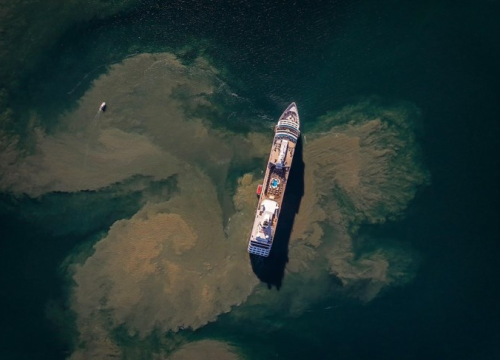 Fotografija kruzera kod Pule zaprepastila građane, evo što je dovelo do velikog zamućenja mora oko broda