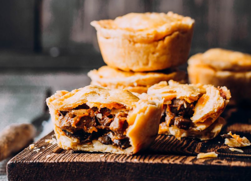 Obožavaju ih u Australiji: Najlakši recept za slane pite od mljevenog mesa u lisnatom tijestu