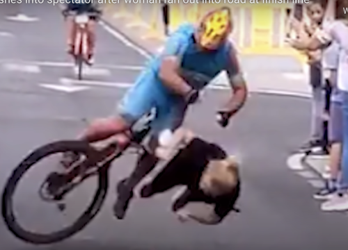 Žena na ciljnoj ravnini istrčala pred biciklista, snimku je teško gledati
