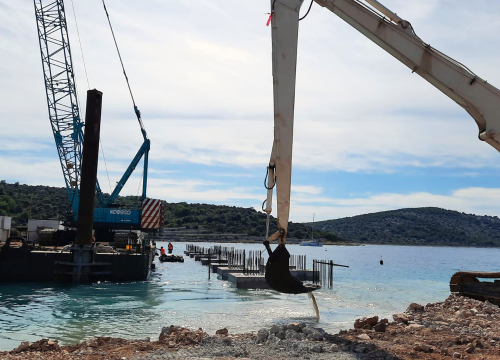 Gotovi radovi na podmorskom dijelu konstrukcije novog trajektnog pristaništa na Kapriju: Slijedi montiranje gata