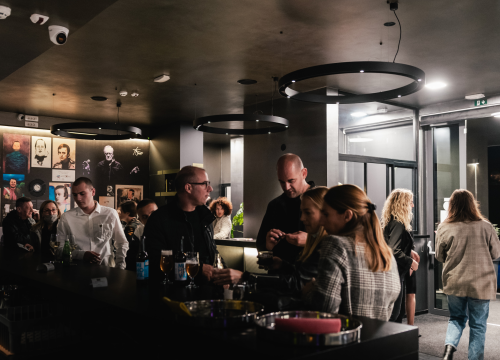 Fotografija 3 - Natali Dizdar u ‘Arsenu’ u suzama otpjevala Arsenovu Zamijenit ću te gorim i proslavila 20 godina karijere