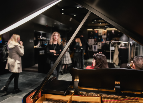 Fotografija 2 - Natali Dizdar u ‘Arsenu’ u suzama otpjevala Arsenovu Zamijenit ću te gorim i proslavila 20 godina karijere