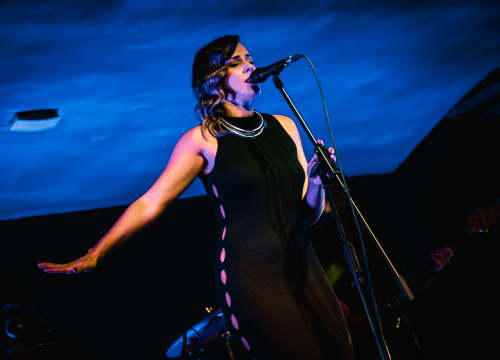 Fotografija 14 - Natali Dizdar u ‘Arsenu’ u suzama otpjevala Arsenovu Zamijenit ću te gorim i proslavila 20 godina karijere