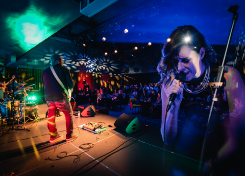 Natali Dizdar u ‘Arsenu’ u suzama otpjevala Arsenovu Zamijenit ću te gorim i proslavila 20 godina karijere