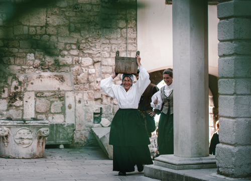 Fotografija 14 - Od brudetože, priko buklije do dišpetože: Šibenski vodiči odličnom turom do suza nasmijali sugrađane