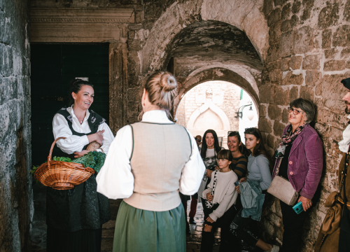 Fotografija 17 - Od brudetože, priko buklije do dišpetože: Šibenski vodiči odličnom turom do suza nasmijali sugrađane