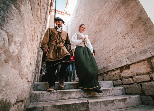 Fotografija 21 - Od brudetože, priko buklije do dišpetože: Šibenski vodiči odličnom turom do suza nasmijali sugrađane