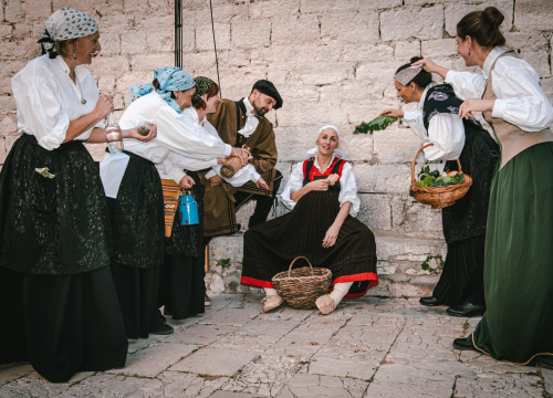 Od brudetože, priko buklije do dišpetože: Šibenski vodiči odličnom turom do suza nasmijali sugrađane