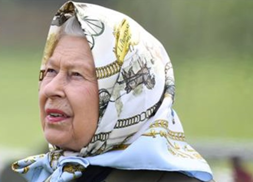 Kraljica Elizabeta viđena kako vozi automobil. The Sun: 'Dobro je'