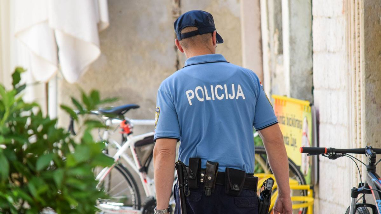 Šibenska policija zatekla 35 kafića i restorana da rade duže od dozvoljenog, a s 8000 kuna kaznila pet osoba jer su kršile izolaciju