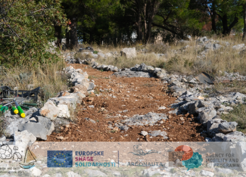 Fotografija 4 - Mladi iz europskih zemalja mjesec dana radili na Murteru: Iza njih ostale nove pješačke staze i prebojane klupe