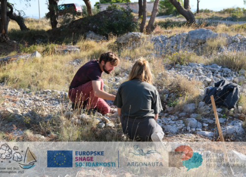 Fotografija 10 - Mladi iz europskih zemalja mjesec dana radili na Murteru: Iza njih ostale nove pješačke staze i prebojane klupe