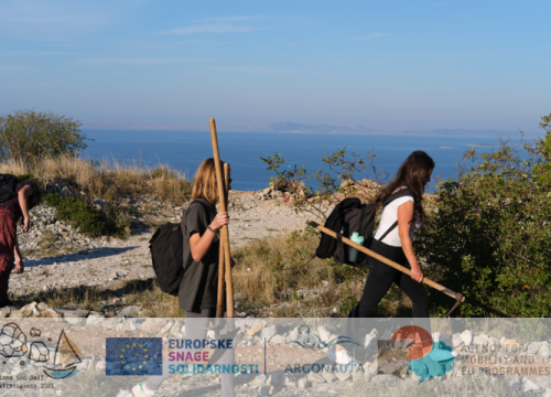 Fotografija 11 - Mladi iz europskih zemalja mjesec dana radili na Murteru: Iza njih ostale nove pješačke staze i prebojane klupe