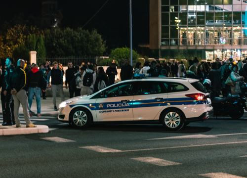 Fotografija 2 - Šibenčani se peti dan zaredom ‘spontano okupili’ na Poljani, ‘spontano’ im se pridružili i bikeri