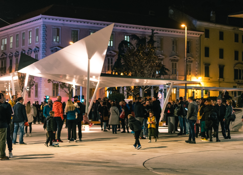 Fotografija 3 - Šibenčani se peti dan zaredom ‘spontano okupili’ na Poljani, ‘spontano’ im se pridružili i bikeri