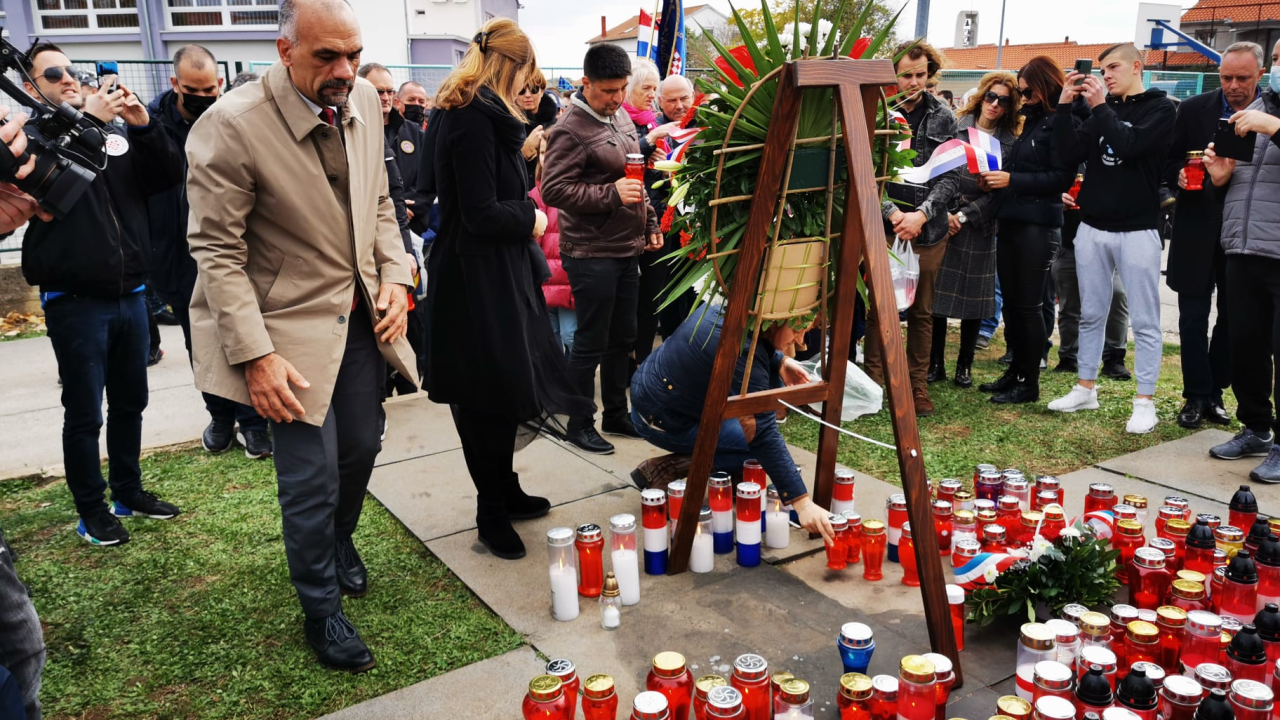 Župan Marko Jelić u Škabrnji odao počast žrtvama