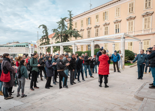 Fotografija 8 - Prosvjednici protiv mjera jutros pred gradskom i županijskom upravom: Spominjali NDH, naciste i logore pa došli pred ŠibenikIN